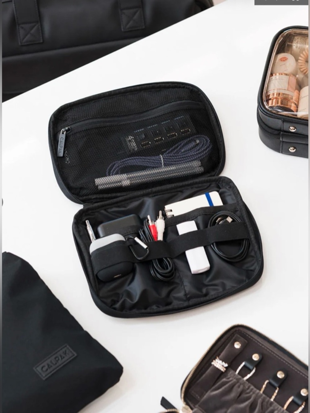 NWT Calpak Tech Organizer in Black